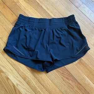 Lululemon High Rise Hotty Hot 2.5” Size 8
